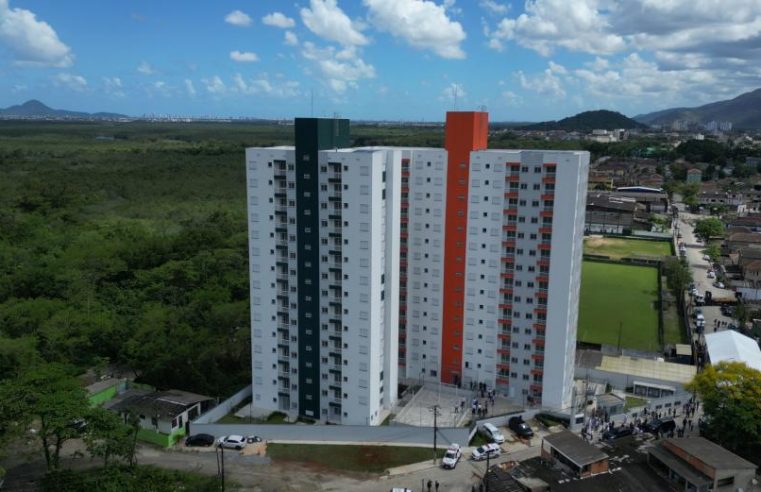 50 famílias de Santos recebem novas moradias no Conjunto Habitacional W/Z