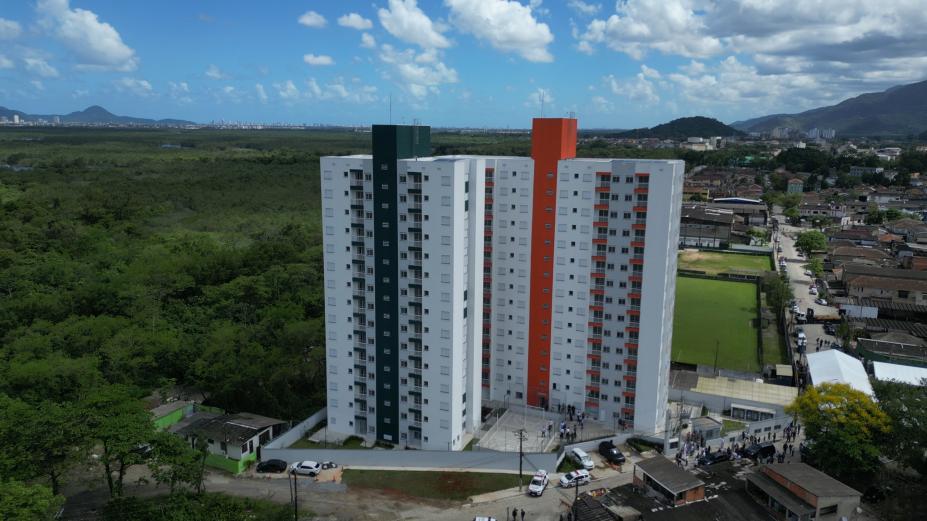 50 famílias de Santos recebem novas moradias no Conjunto Habitacional W/Z