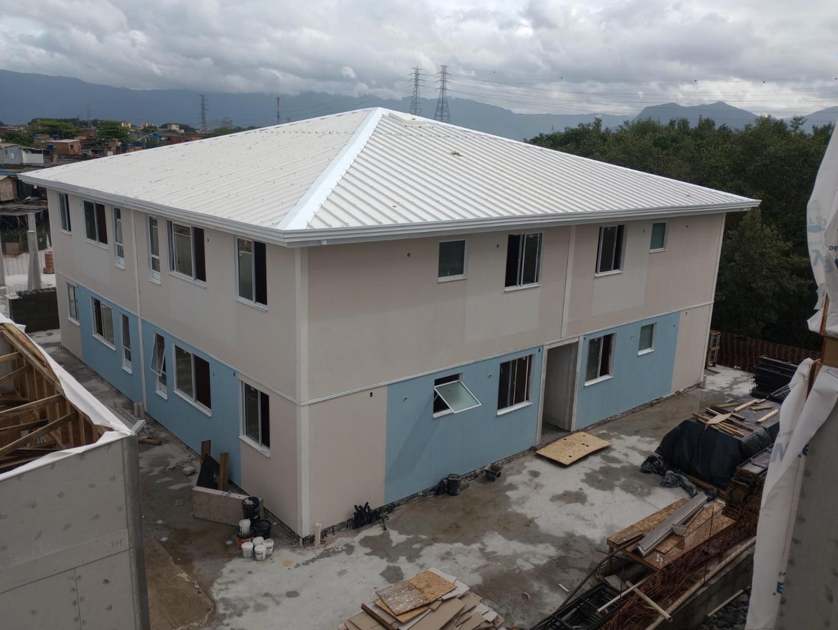Parque Palafitas ganha cores com pintura externa dos primeiros prédios