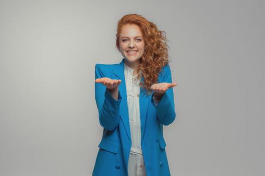 Projeto debate violência digital contra mulheres com arte e ativismo