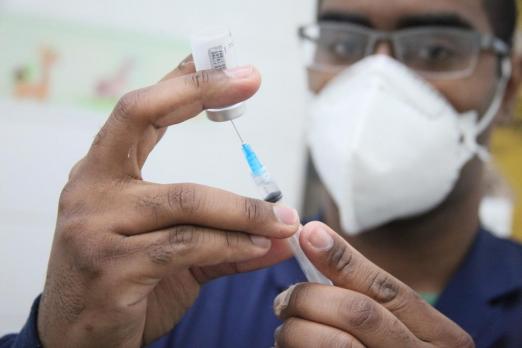 Vacinação infantil contra a covid-19 passa a ocorrer apenas em unidades polo