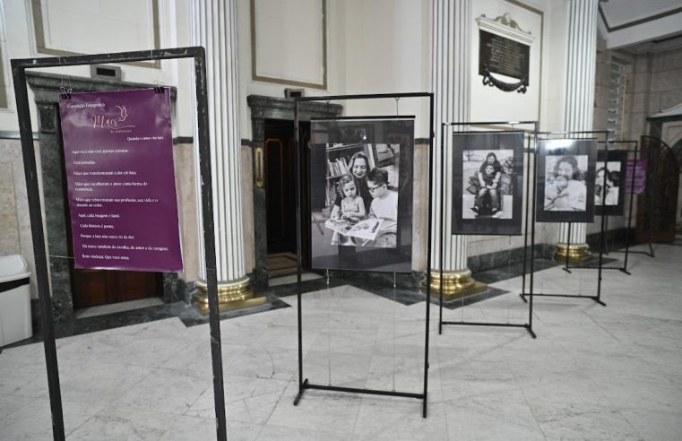 Exposição destaca histórias de mães de filhos atípicos no Paço Municipal