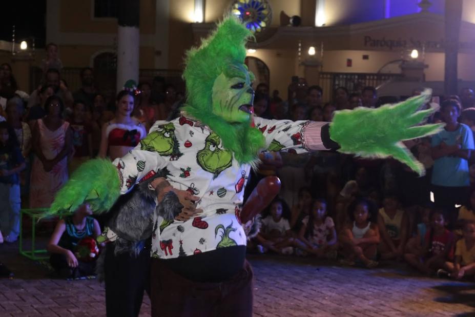 Natal Criativo leva atrações itinerantes e encanta famílias na Zona Noroeste