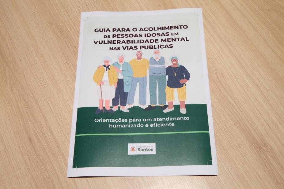 Santos lança guia para acolhimento de idosos em vulnerabilidade mental