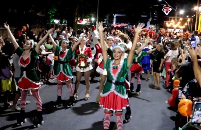 Parada de Natal anima a Rua Gastronômica de Santos na quarta-feira (17)