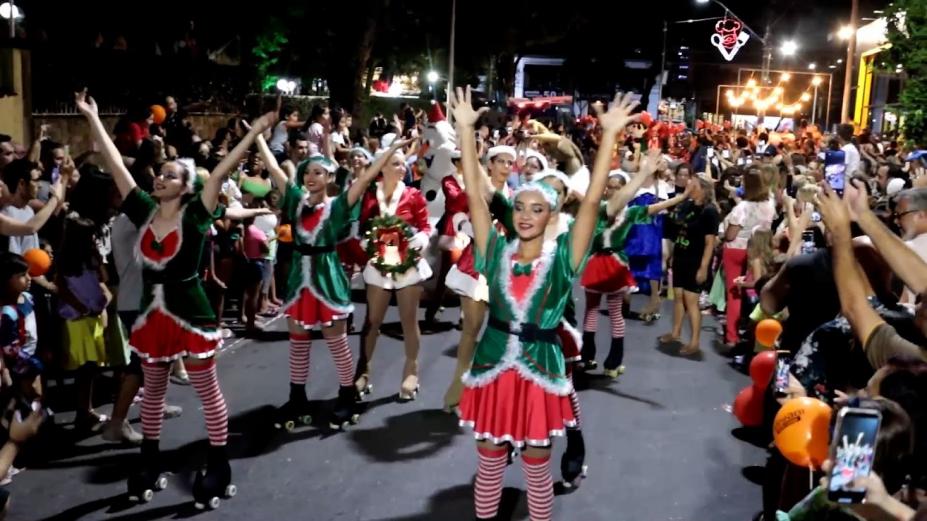 Parada de Natal anima a Rua Gastronômica de Santos na quarta-feira (17)