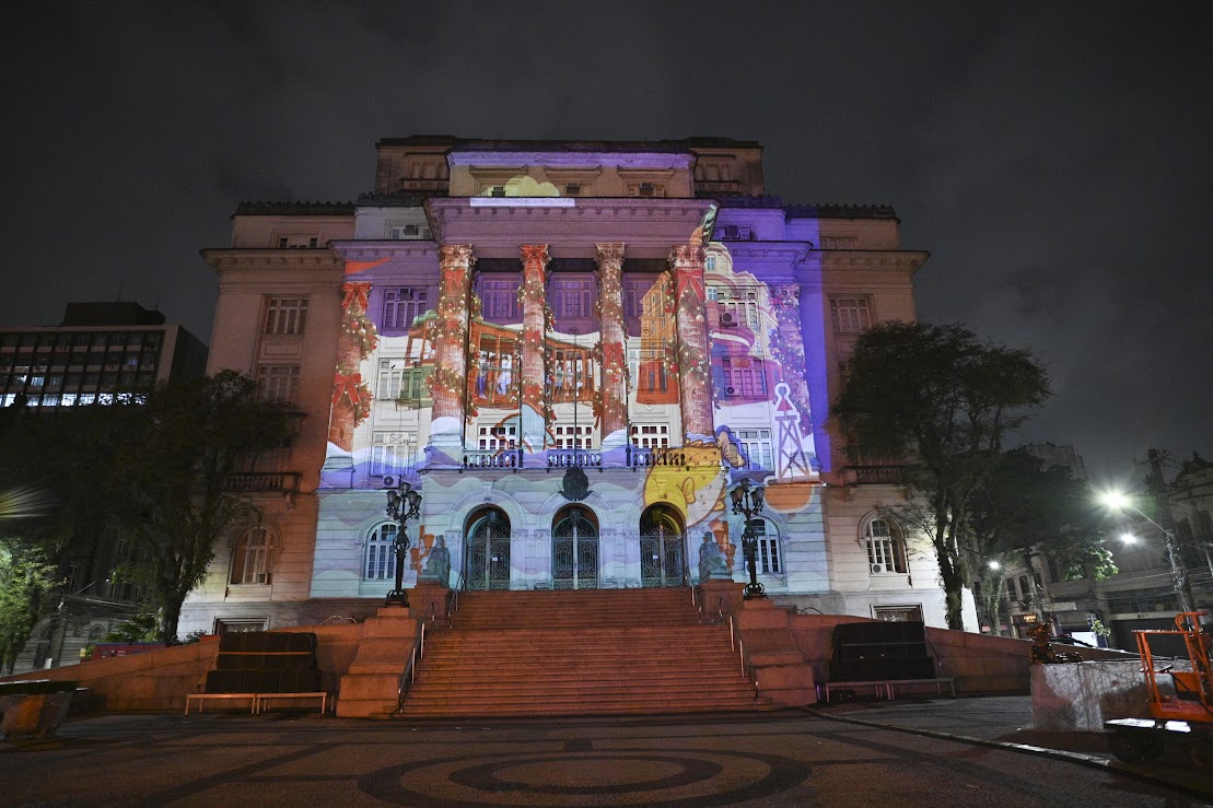 Praça Mauá vira cenário encantado com o Natal Criativo 2025 em Santos