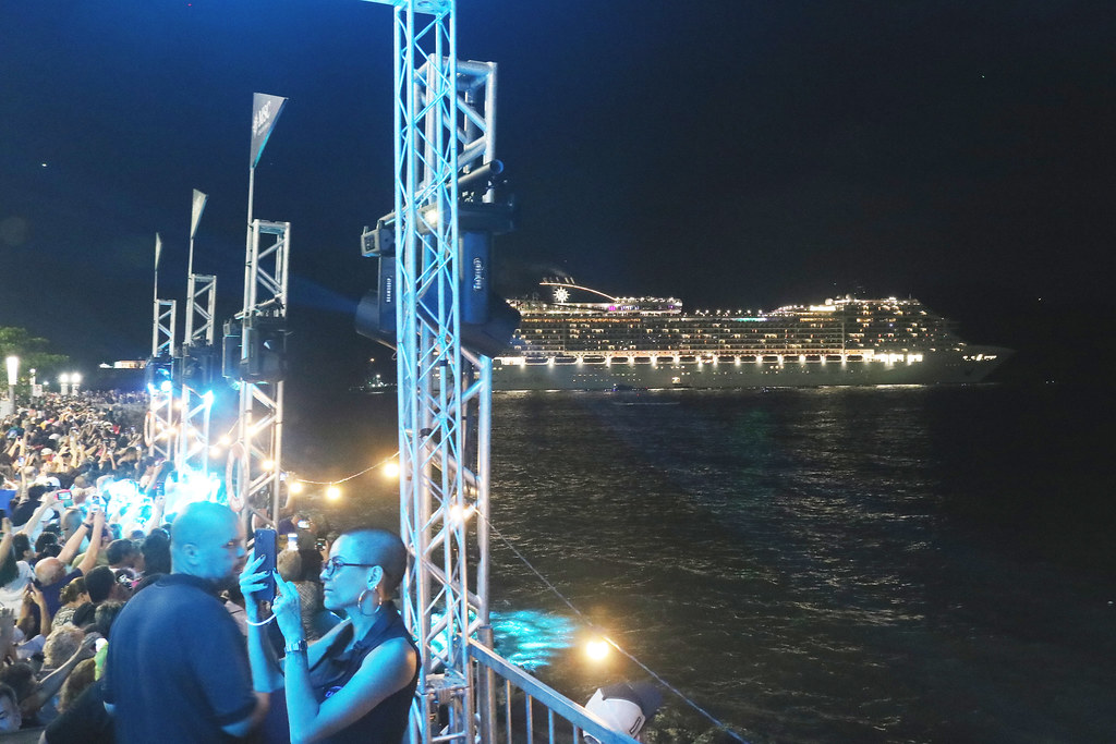 Santos Sunset retorna neste sábado (13) com show de luzes e música na Ponta da Praia