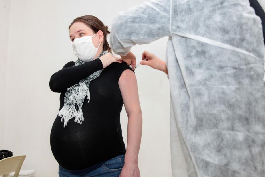 Santos inicia vacinação contra VSR para gestantes