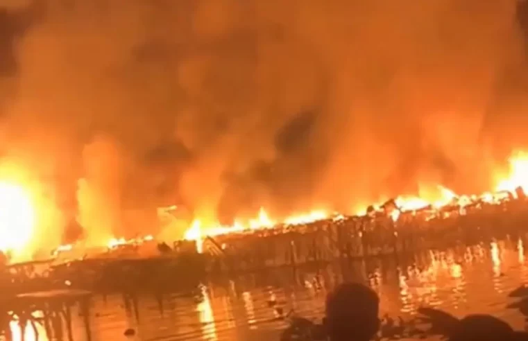 Incêndio de grandes proporções atinge comunidade na Zona Noroeste