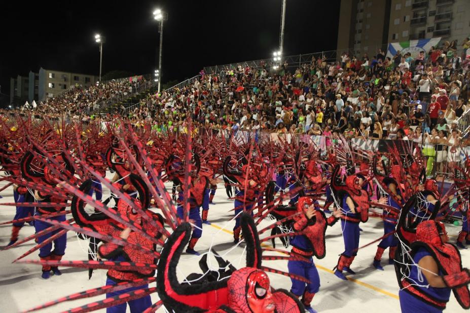 Venda de ingressos para o Desfile das Escolas de Samba começa nesta quinta