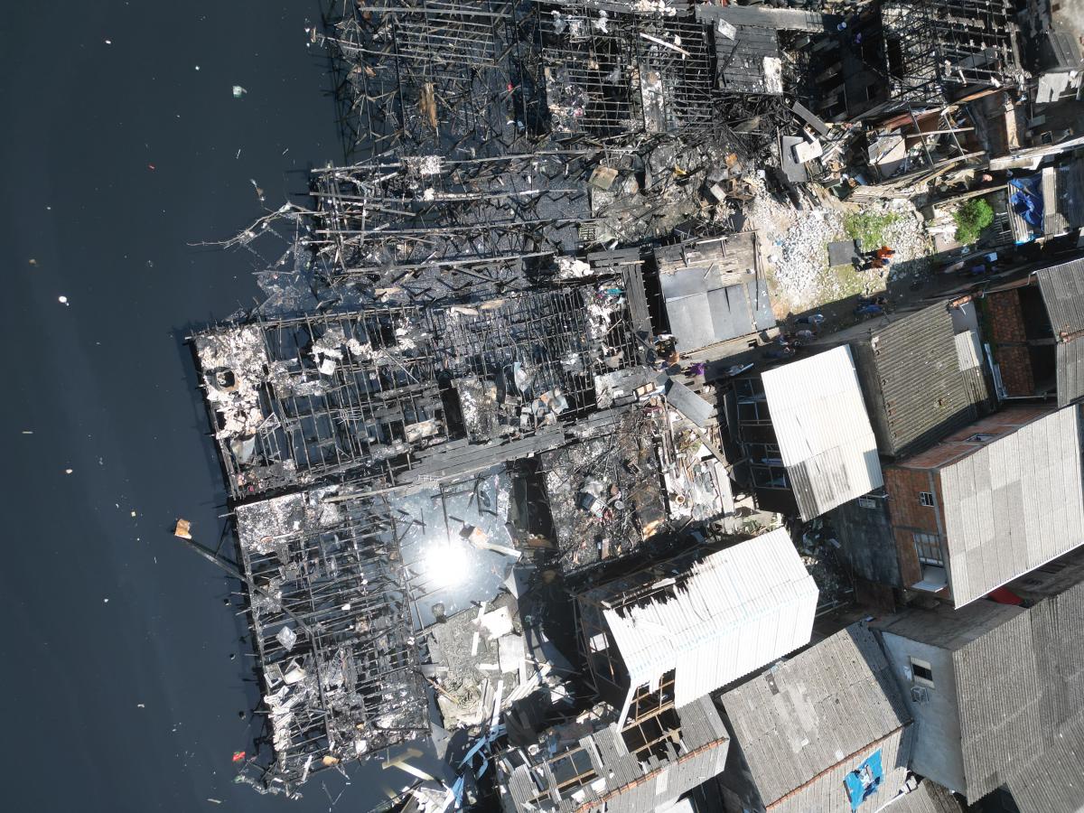 Famílias atingidas por incêndio na Zona Noroeste recebem atendimento social