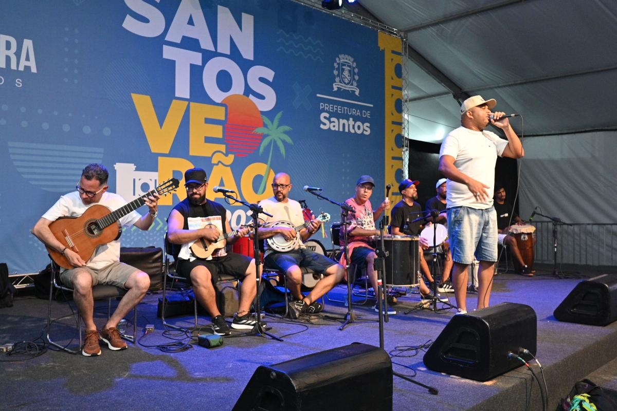 Santos Carnacentro 2026 celebra o carnaval de rua com desfiles no Centro Histórico