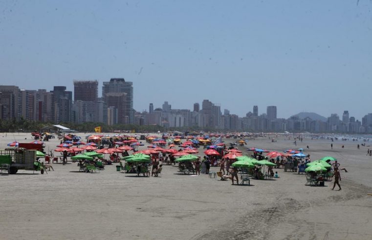 Santistas e turistas podem ajudar a Prefeitura de Santos no combate a irregularidades na praia