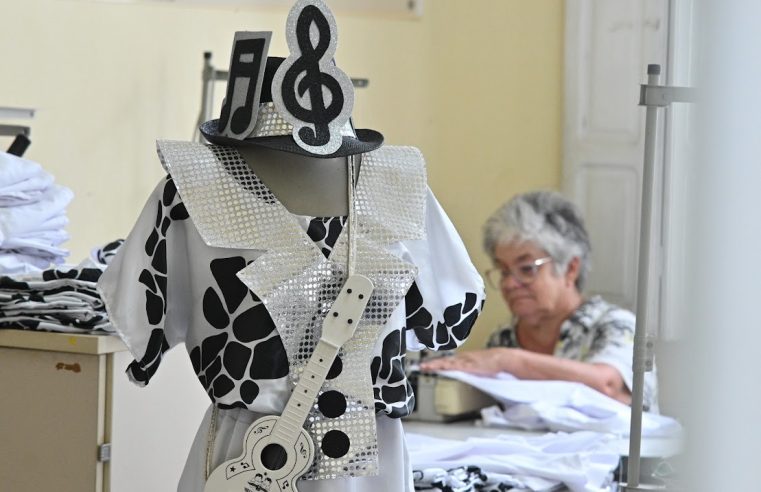 Carnabonde homenageia chorões santistas no Centro Histórico