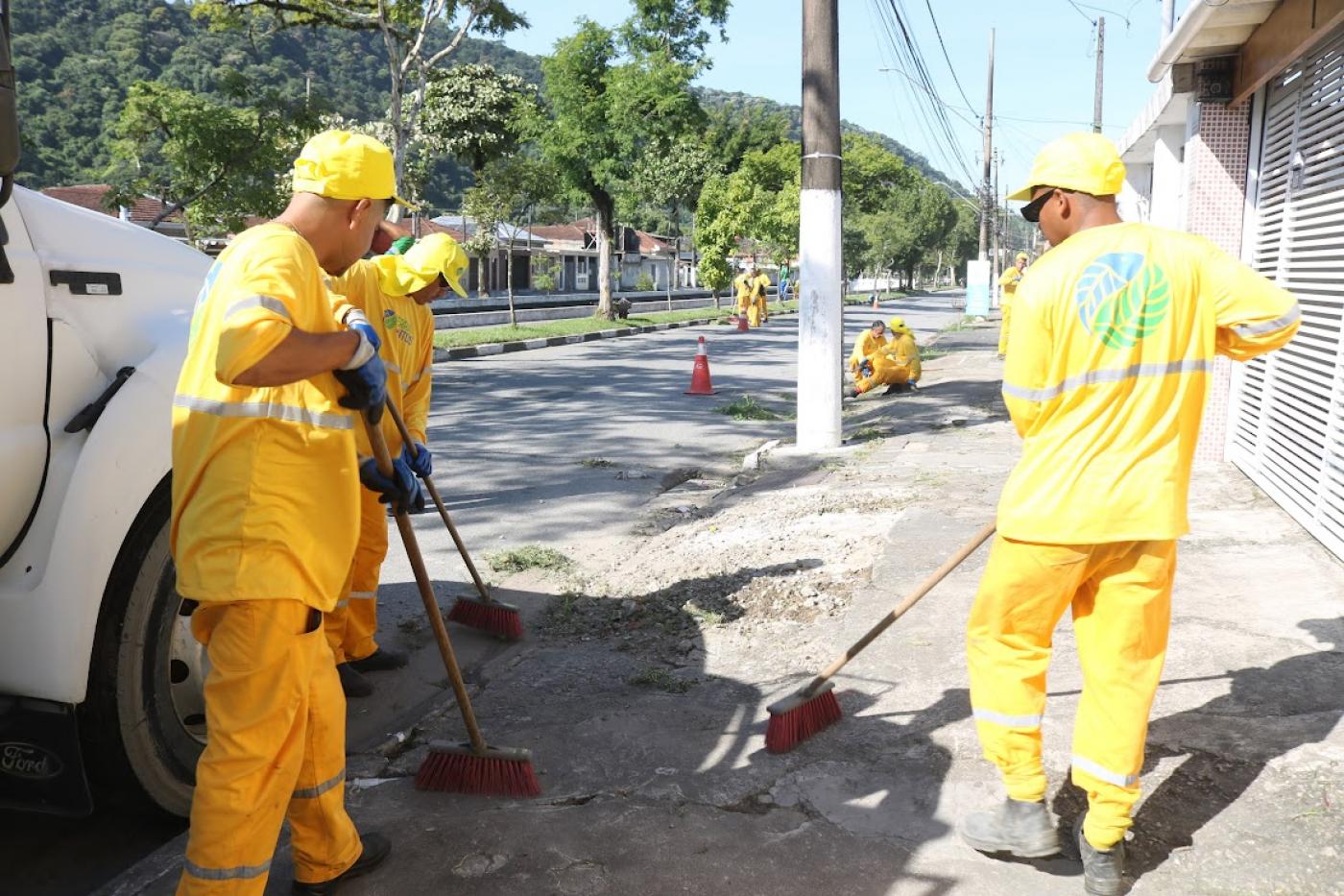 Programa Viva o Bairro inicia 11ª fase com ações em bairros de Santos