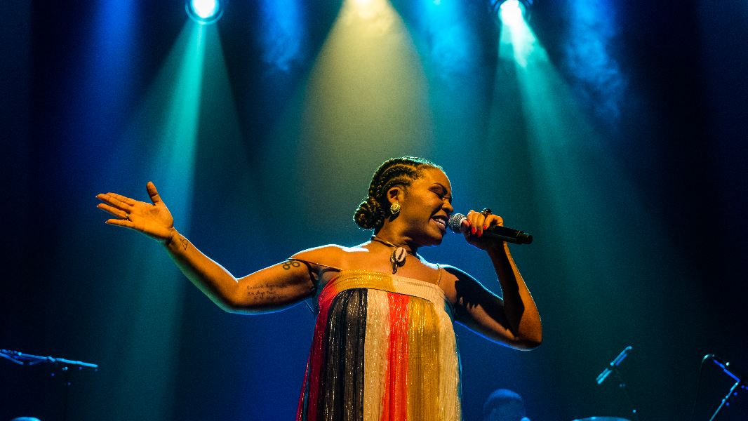 Adriana Moreira apresenta “Canto de Alerta – Samba Manifesto” no SESI Santos