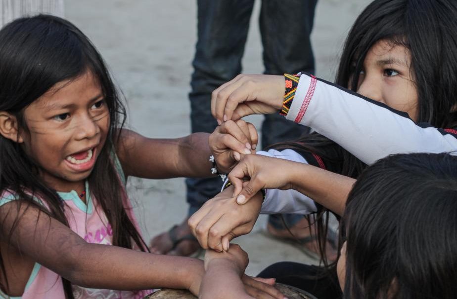 Exposição “Fronteiras Invisíveis” em Santos reúne fotos sobre aldeia indígena